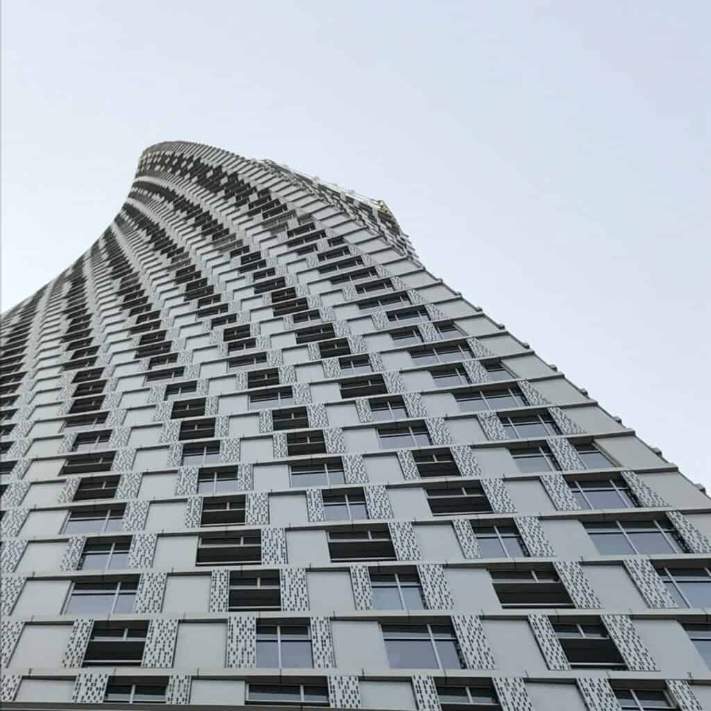 Skyline moderner Hochhausbauten – Tragwerksplanung und Statik für anspruchsvolle Bauvorhaben